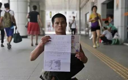 靠爬行寻找孩子